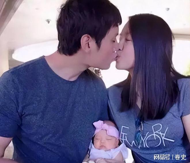 门怀孕6个月上春晚站C位真人生赢家凯发k8网站艳压奚梦瑶拒嫁30亿豪(图7)