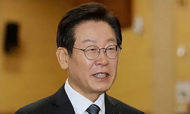 金建希后才发现自然脸和整容脸差距很明显K8凯发登录看到59岁金惠景和53岁(图2)