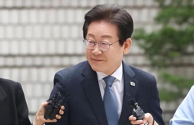 金建希后才发现自然脸和整容脸差距很明显K8凯发登录看到59岁金惠景和53岁(图9)