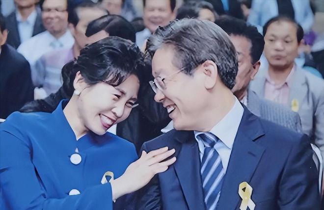 金建希后才发现自然脸和整容脸差距很明显K8凯发登录看到59岁金惠景和53岁(图7)