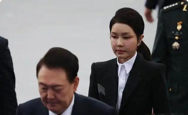 金建希后才发现自然脸和整容脸差距很明显K8凯发登录看到59岁金惠景和53岁(图3)