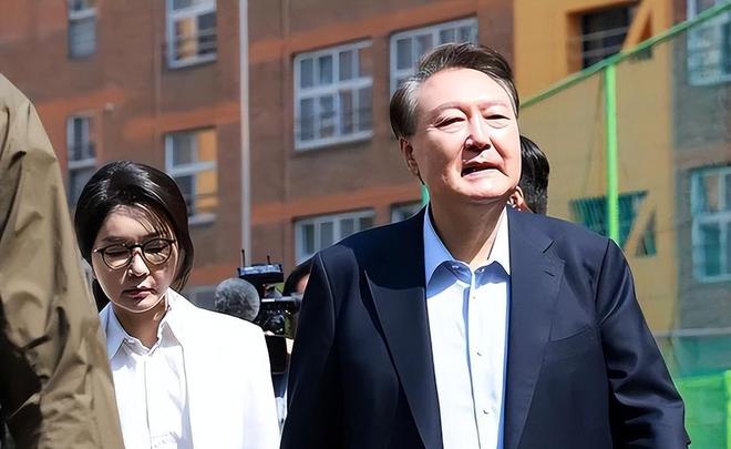 金建希后才发现自然脸和整容脸差距很明显K8凯发登录看到59岁金惠景和53岁(图19)