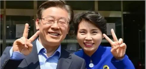 金建希后才发现自然脸和整容脸差距很明显K8凯发登录看到59岁金惠景和53岁(图24)