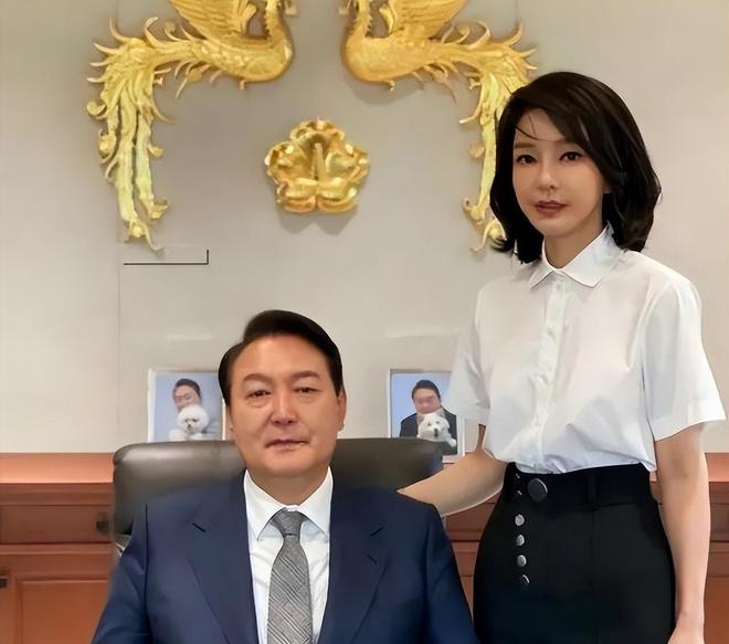 金建希后才发现自然脸和整容脸差距很明显K8凯发登录看到59岁金惠景和53岁(图25)