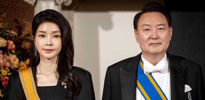 金建希后才发现自然脸和整容脸差距很明显K8凯发登录看到59岁金惠景和53岁(图22)